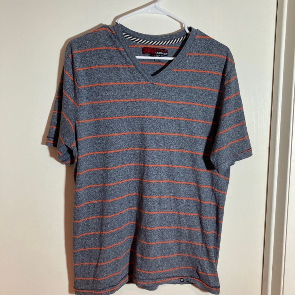 Mens Distortion v neck top large